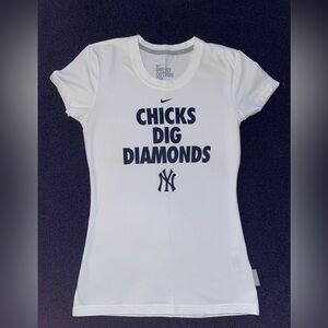 Nike Women’s Yankees Tee